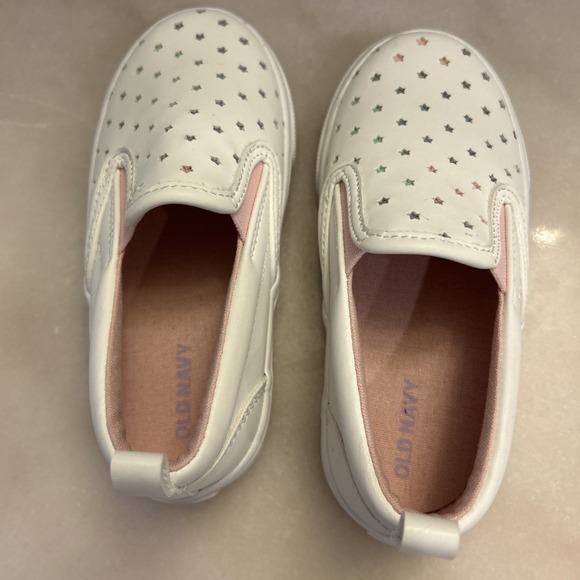 Old Navy Toddler Girls Rainbow Star Perforated White Slip On Sneakers Sz 8 NWOT - Picture 8 of 9